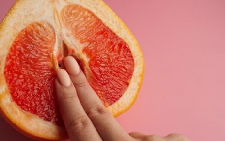 Грейпфрут и пальцы